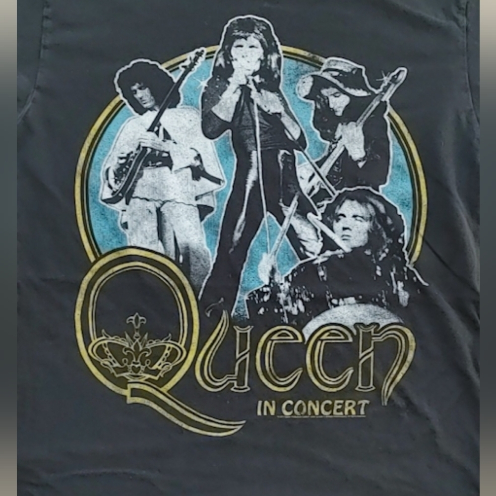 2010 Queen In Concert Band Tee Size (S)